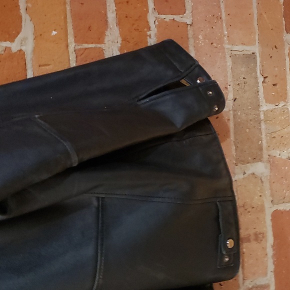 Andrew Marc Men's Black Leather Jacket with Faux Fur Collar - Picture 6 of 16